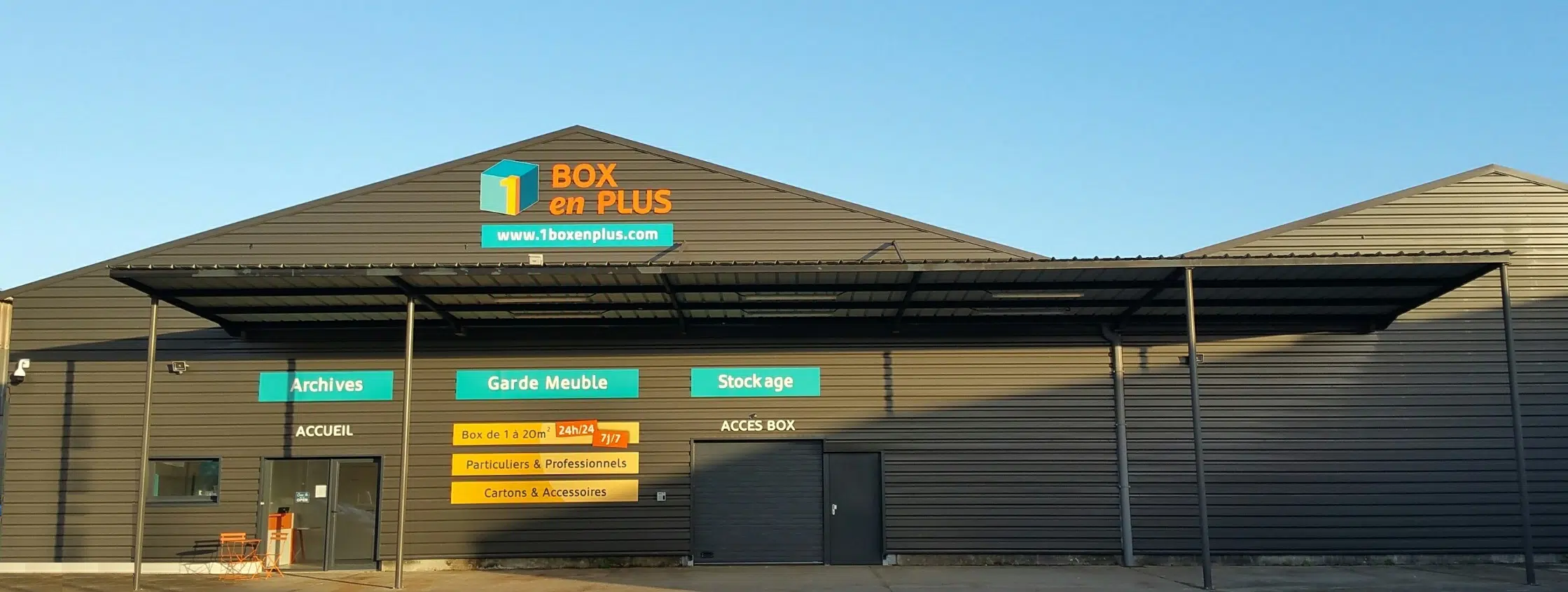 La devanture de 1Box en plus